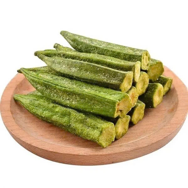 Đĩa gỗ đầy đậu bắp sấy